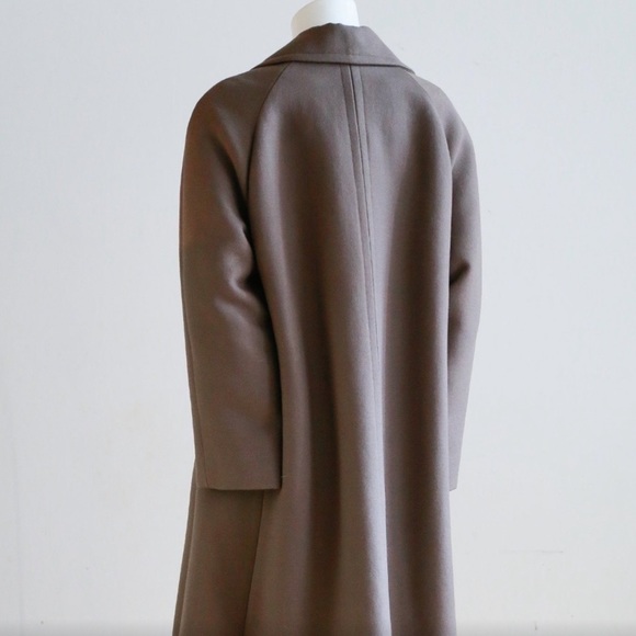 Gorgeous Minimalist Beige A-Line Wool Classic Coat - Picture 3 of 6